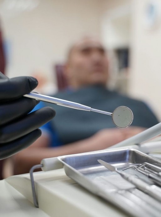 Имплантация передних зубов