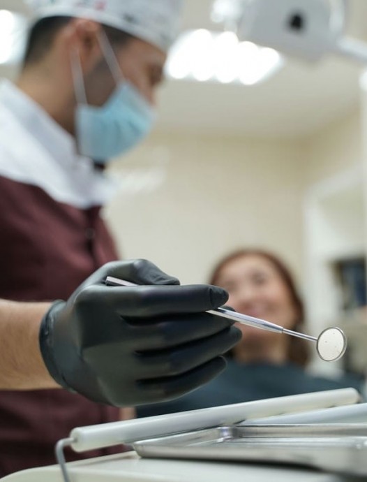 Имплантация передних зубов