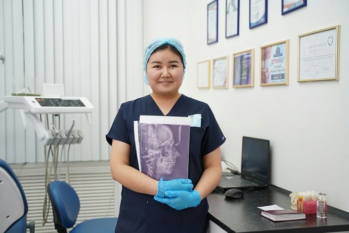 Имплантация зубов верхней и нижней челюсти