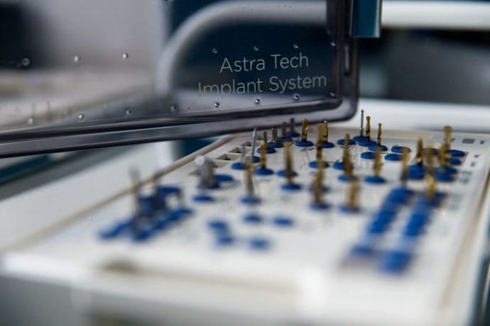 Имплантация зубов по системе all on 4 от 99 000 рублей