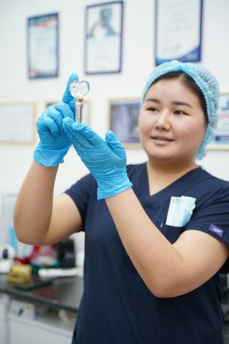 Имплантация зубов верхней и нижней челюсти